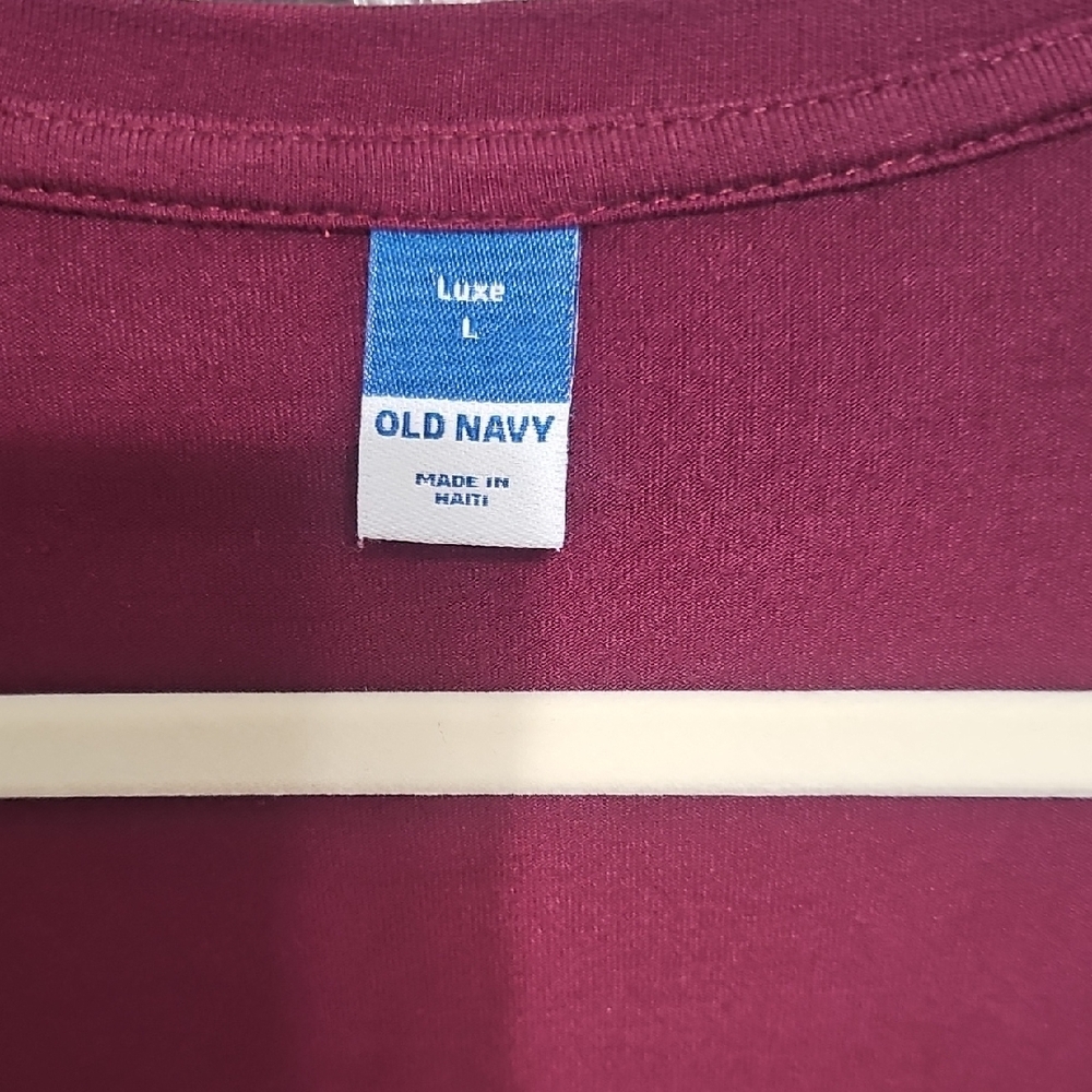 Old Navy Deep Maroon V-Neck Short Sleeve Tee, Cotton Spandex blend, Sz L - Picture 2 of 2